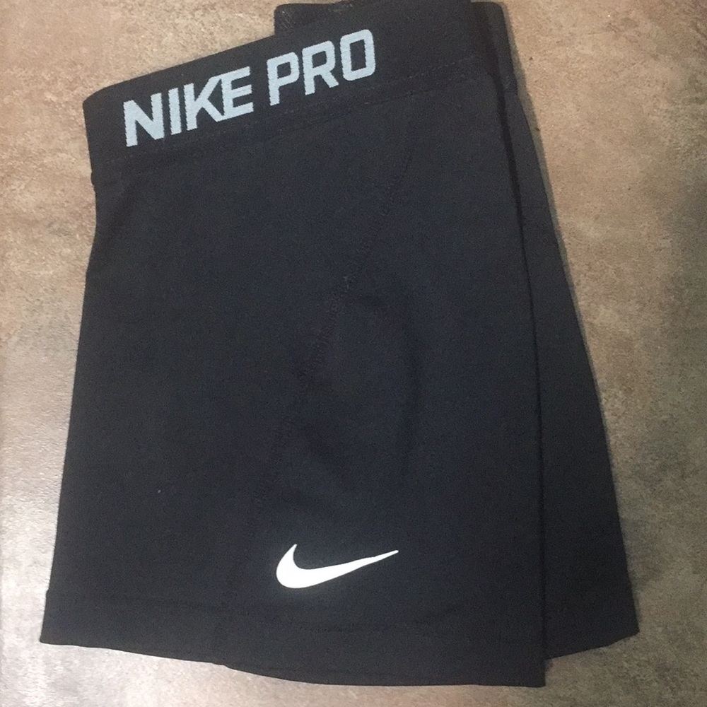 Black Nike Pros XS